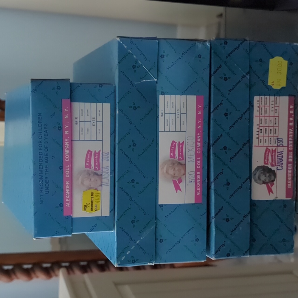Madame Alexander Dolls/Alaska 302/Mexico 520/Canada 560